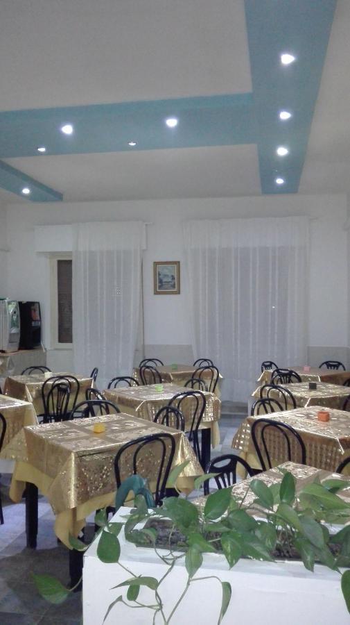 Hotel Villa Lorena Римини Екстериор снимка