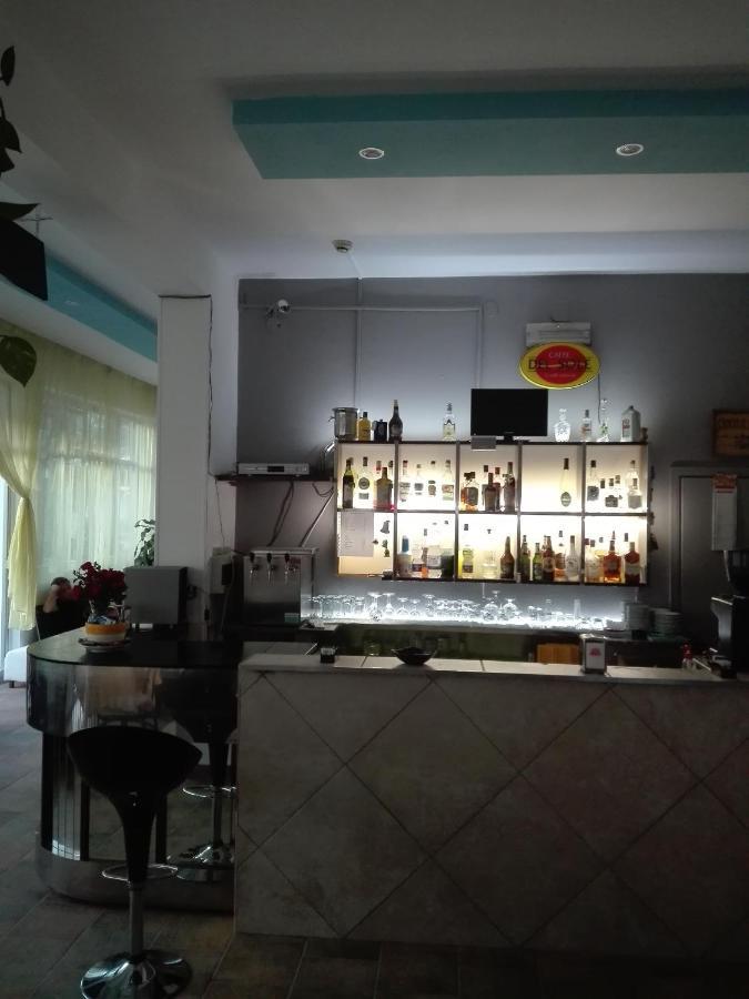 Hotel Villa Lorena Римини Екстериор снимка