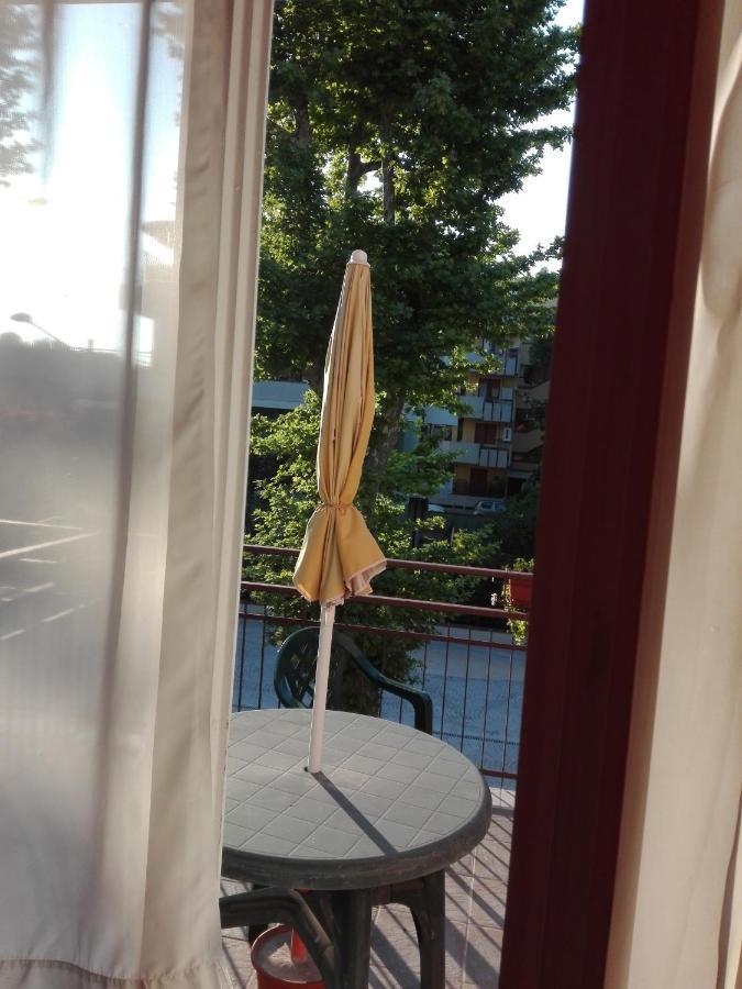 Hotel Villa Lorena Римини Екстериор снимка