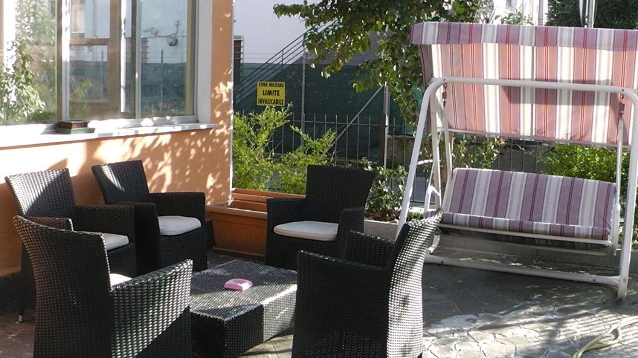 Hotel Villa Lorena Римини Екстериор снимка