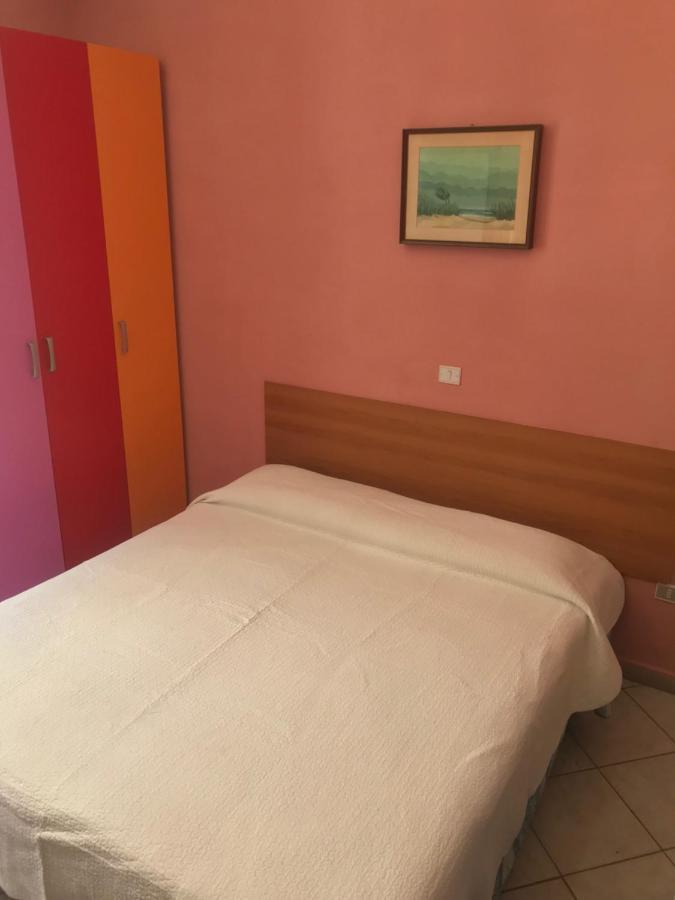Hotel Villa Lorena Римини Екстериор снимка