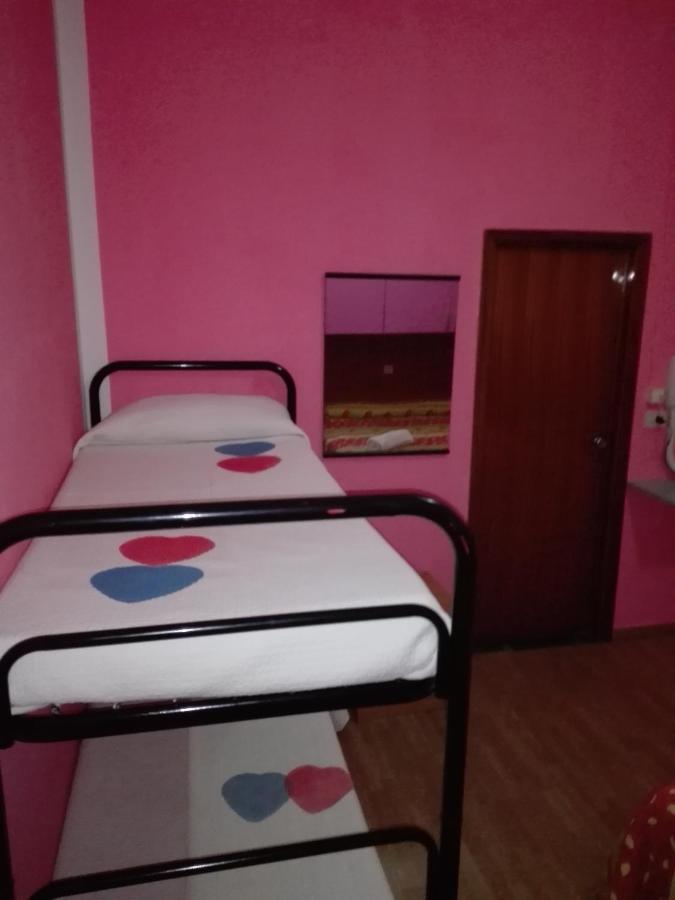 Hotel Villa Lorena Римини Екстериор снимка
