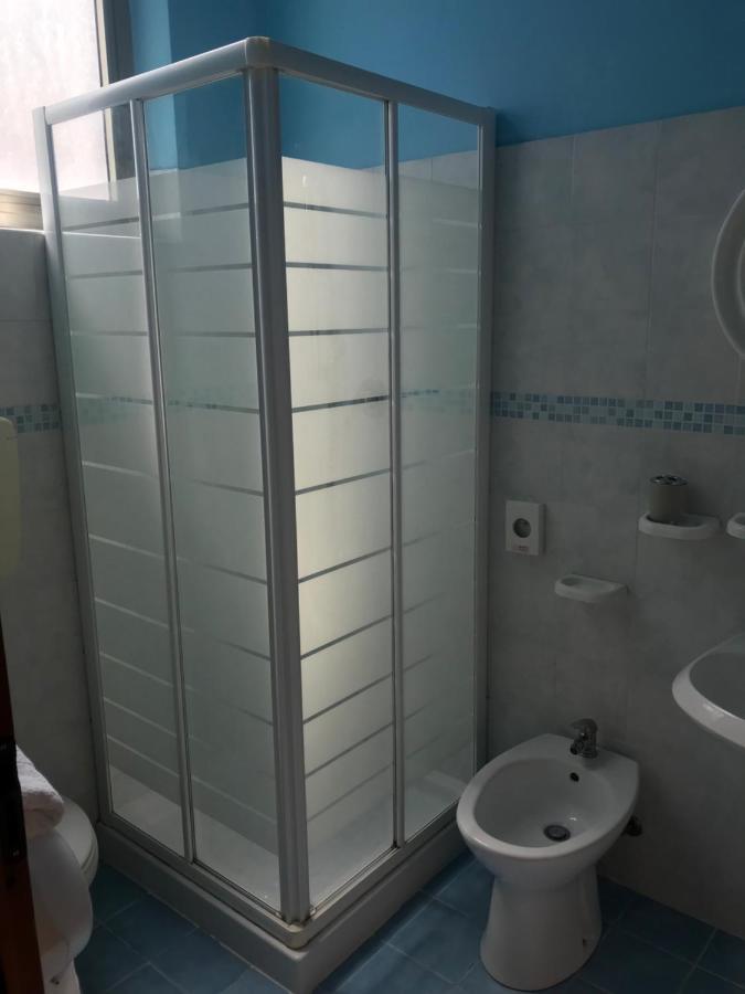 Hotel Villa Lorena Римини Екстериор снимка