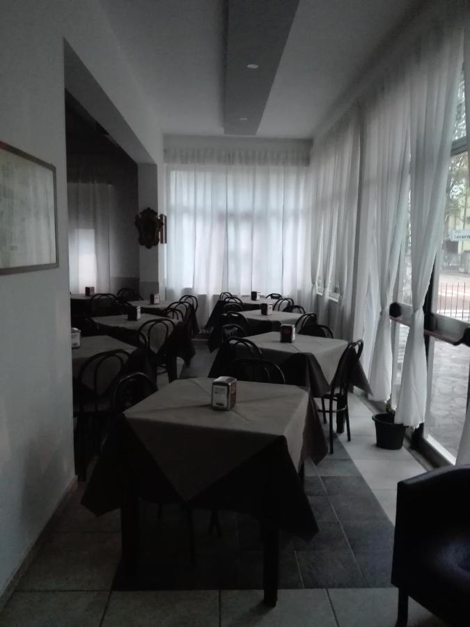 Hotel Villa Lorena Римини Екстериор снимка