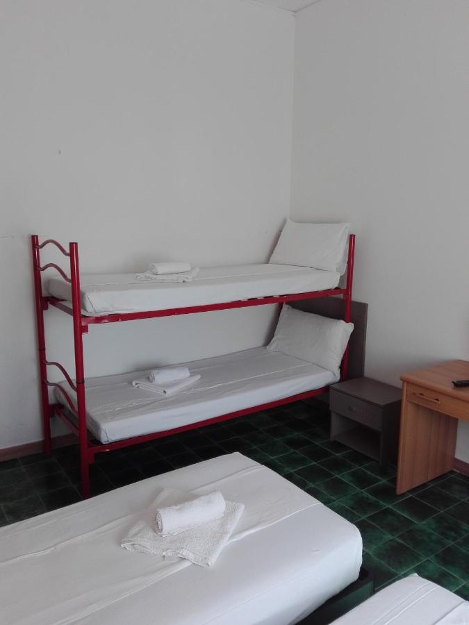 Hotel Villa Lorena Римини Екстериор снимка