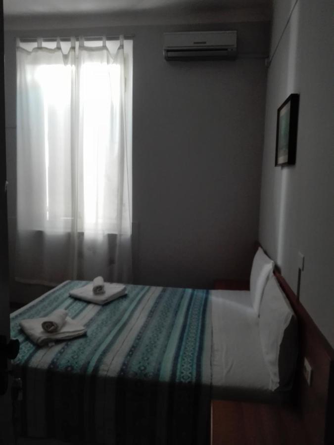 Hotel Villa Lorena Римини Екстериор снимка