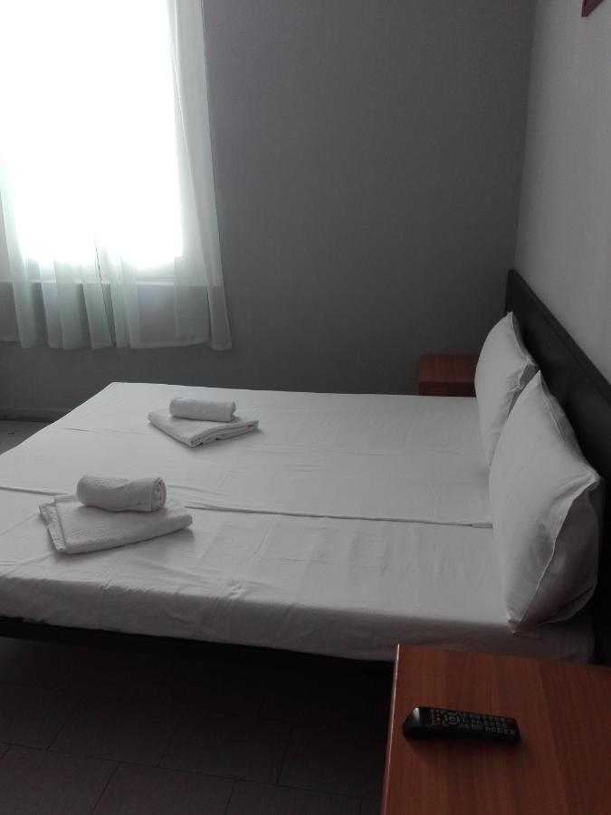 Hotel Villa Lorena Римини Екстериор снимка