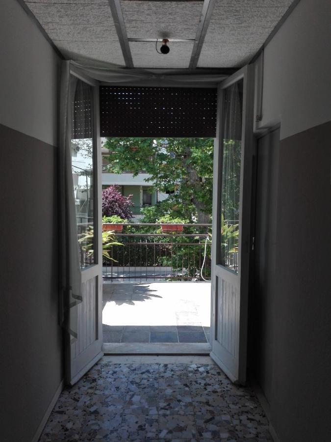 Hotel Villa Lorena Римини Екстериор снимка