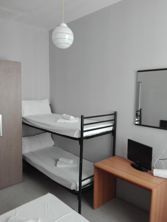 Hotel Villa Lorena Римини Екстериор снимка