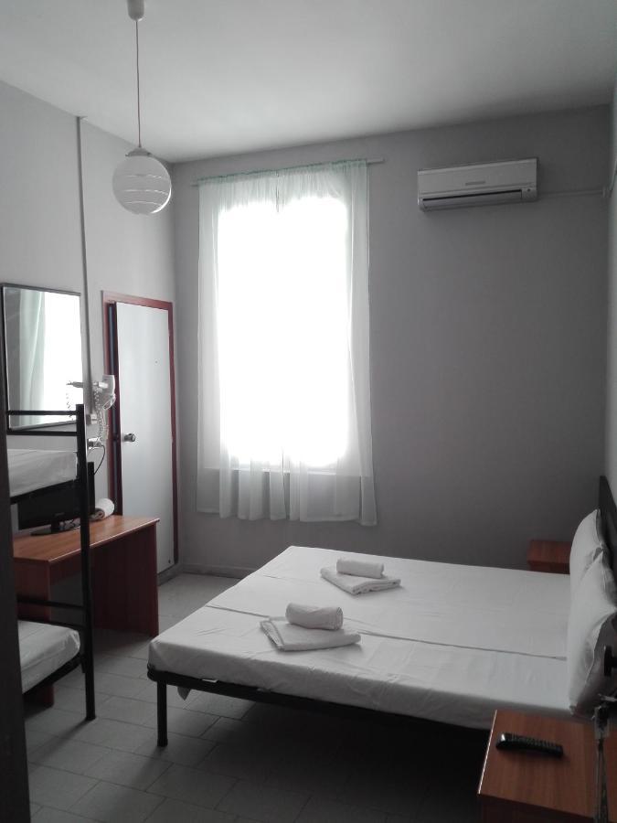 Hotel Villa Lorena Римини Екстериор снимка