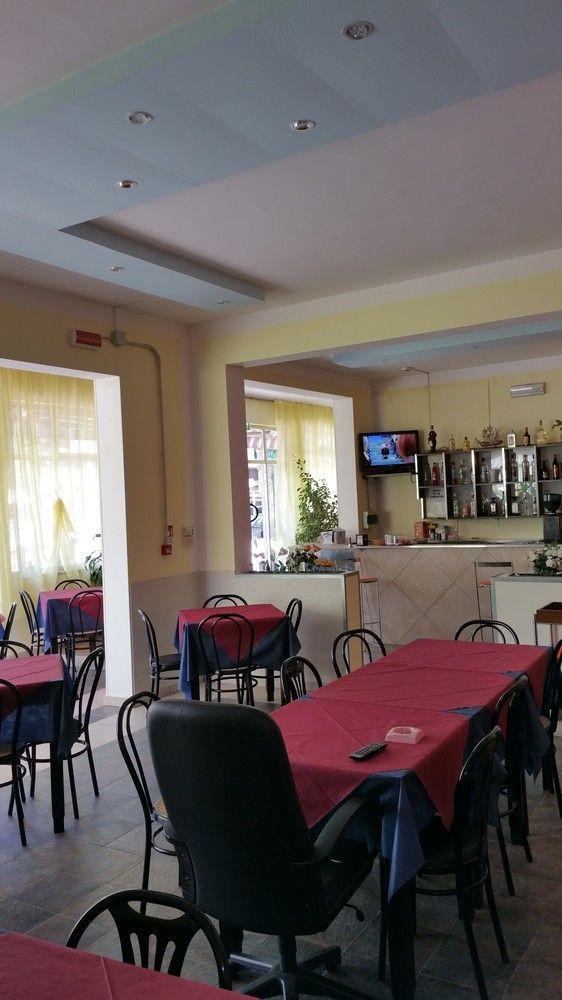 Hotel Villa Lorena Римини Екстериор снимка