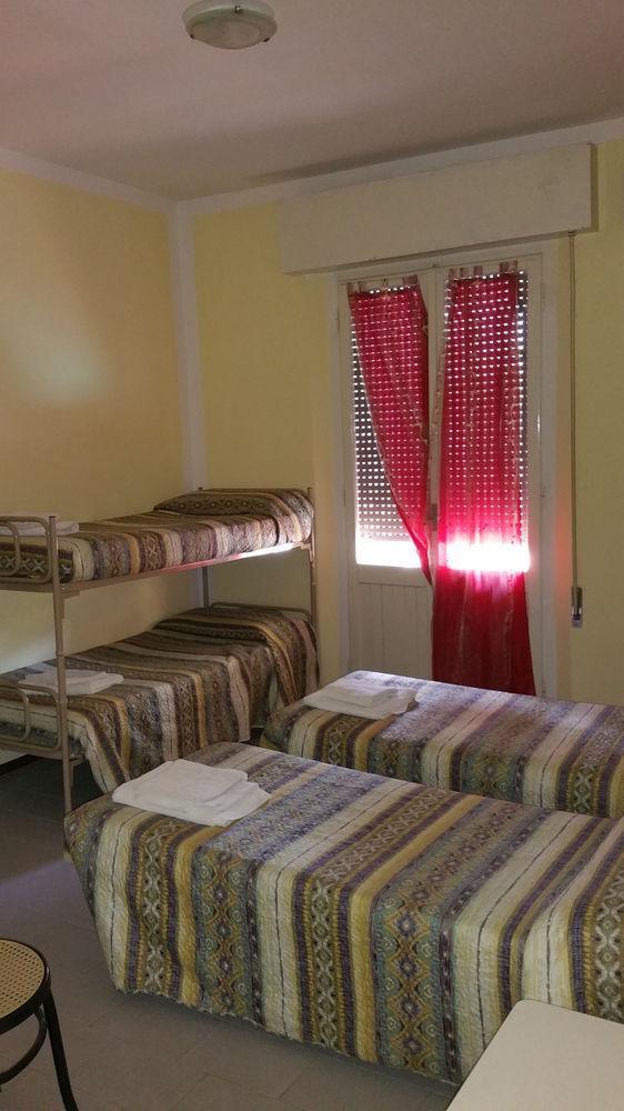 Hotel Villa Lorena Римини Екстериор снимка