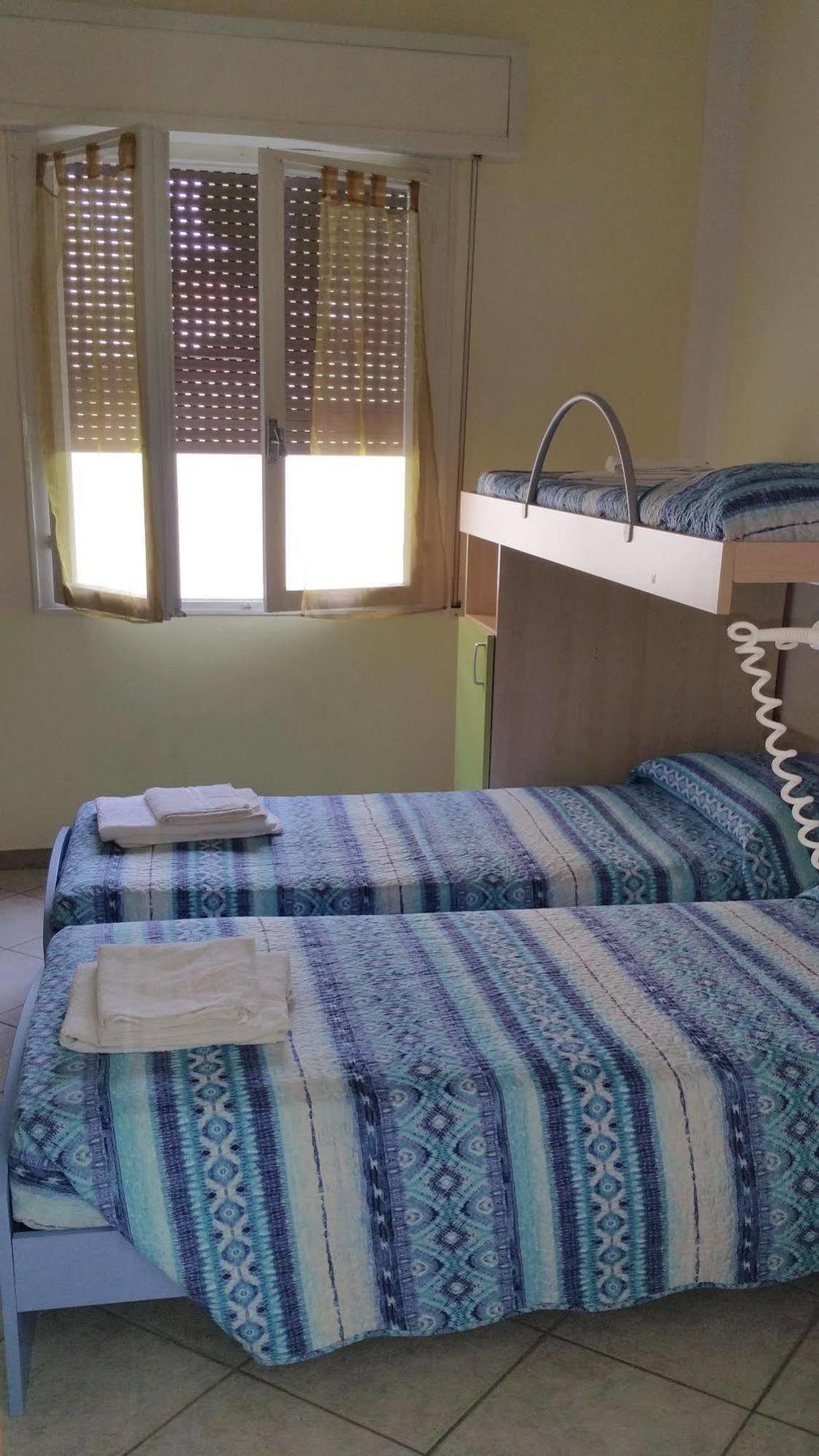 Hotel Villa Lorena Римини Екстериор снимка