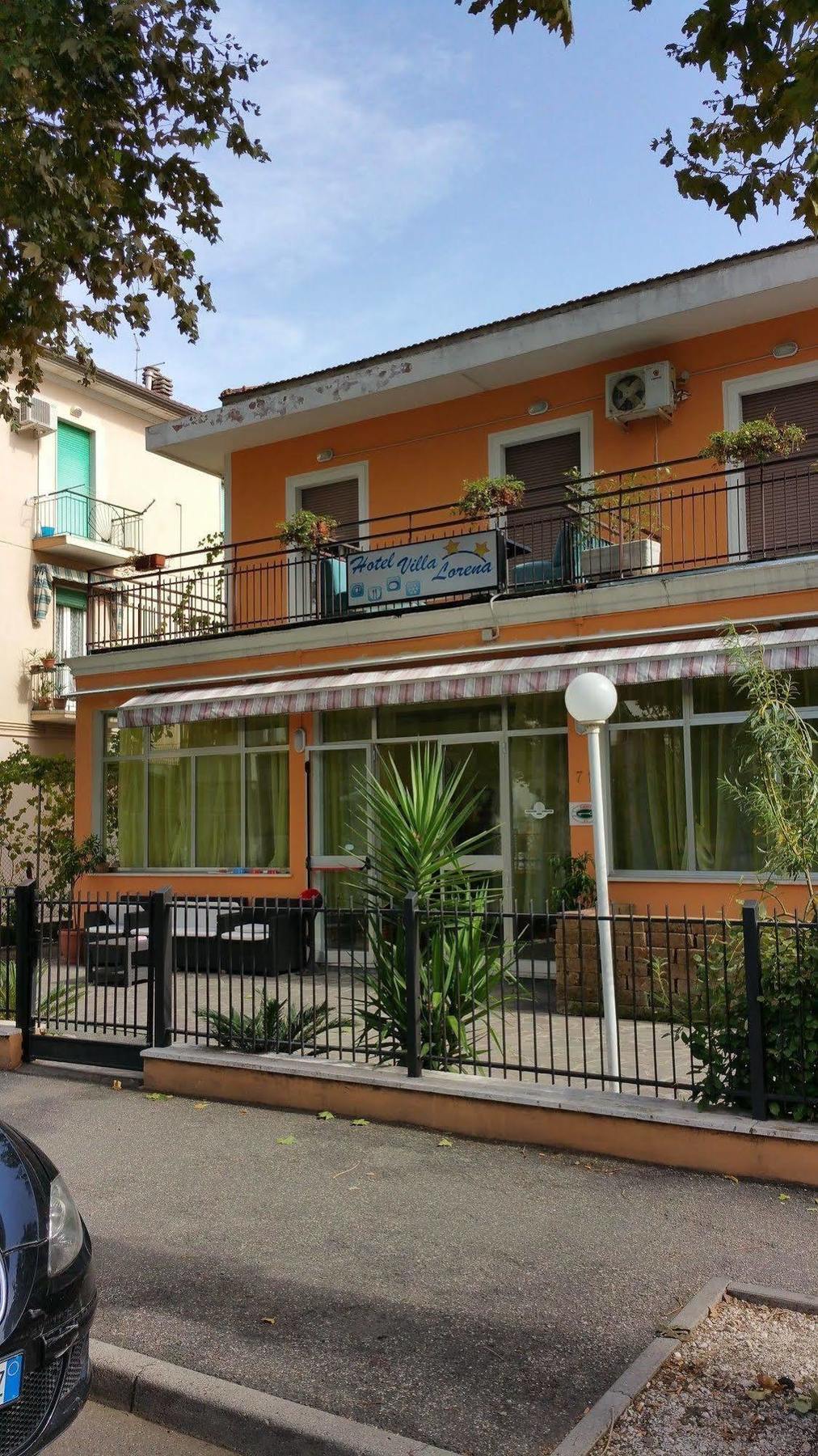 Hotel Villa Lorena Римини Екстериор снимка