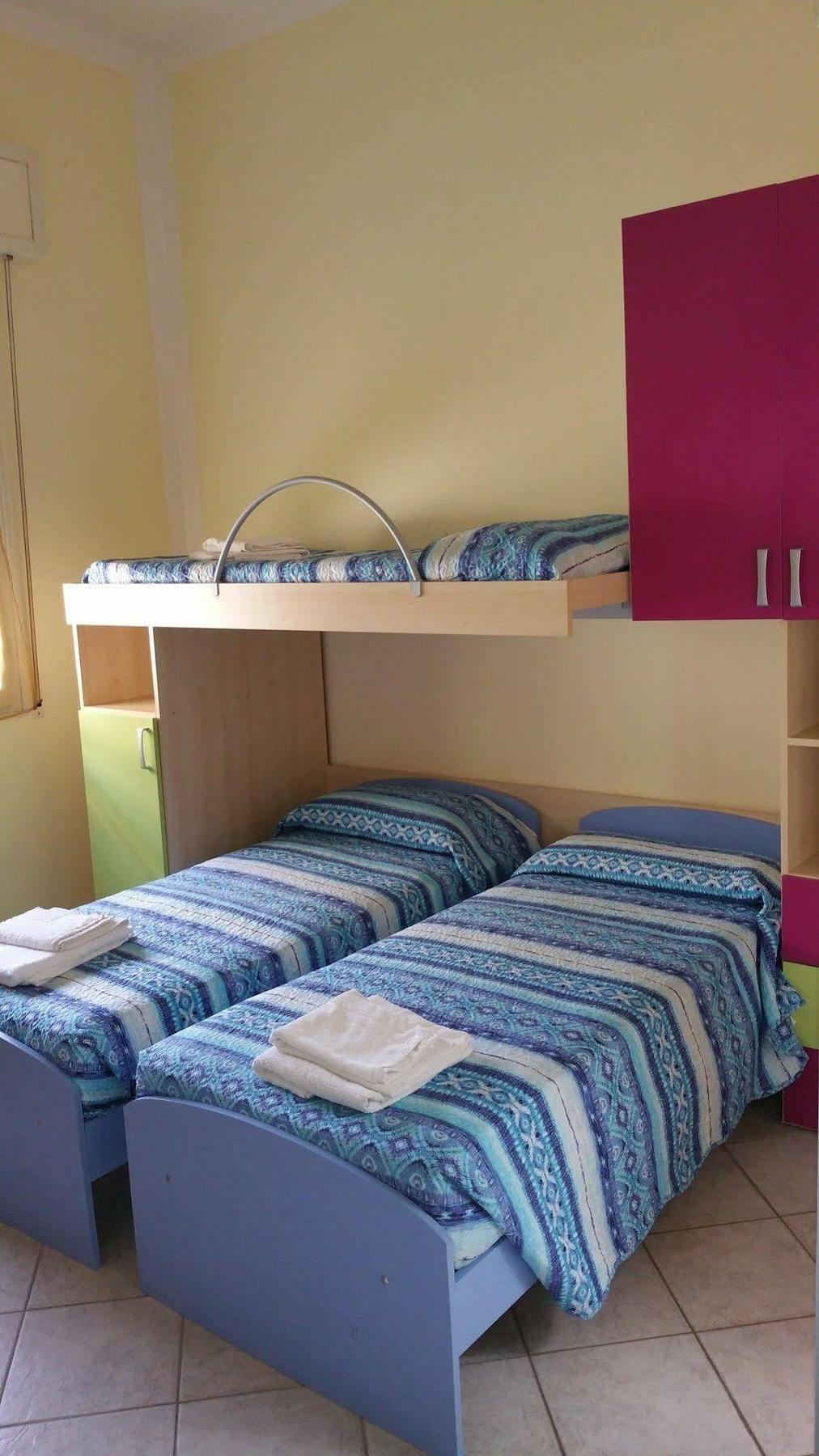 Hotel Villa Lorena Римини Екстериор снимка